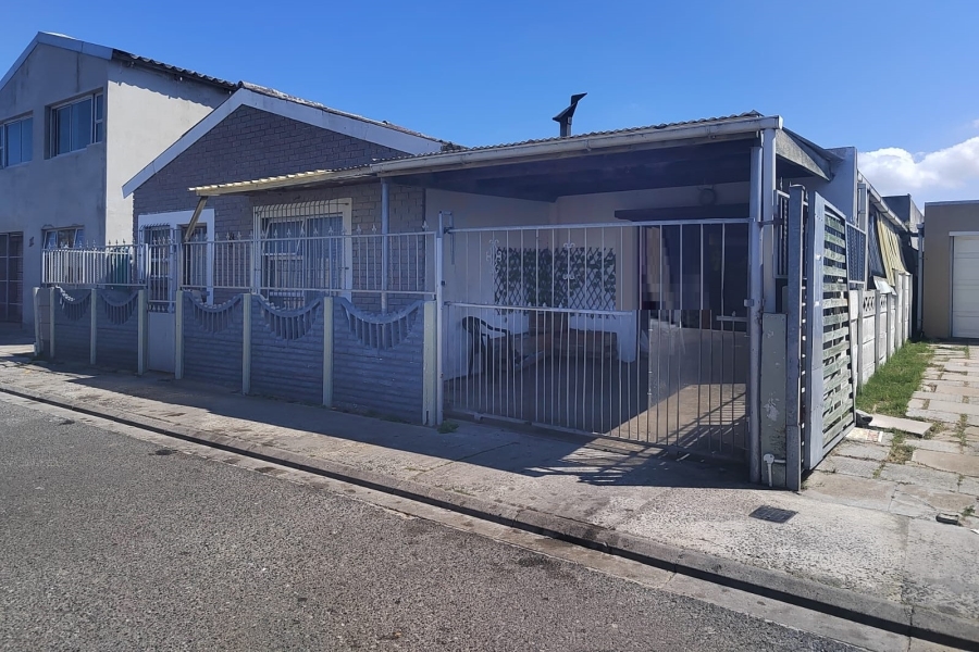 5 Bedroom Property for Sale in Lentegeur Western Cape